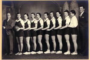 1932 Basketball (Women) Sports Photo