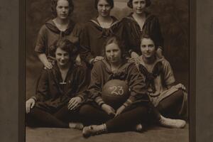 1923 Basketball (Women) Sports Photo