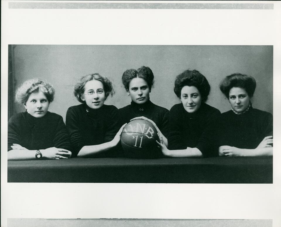 1911 Basketball (Women) Sports Photo
